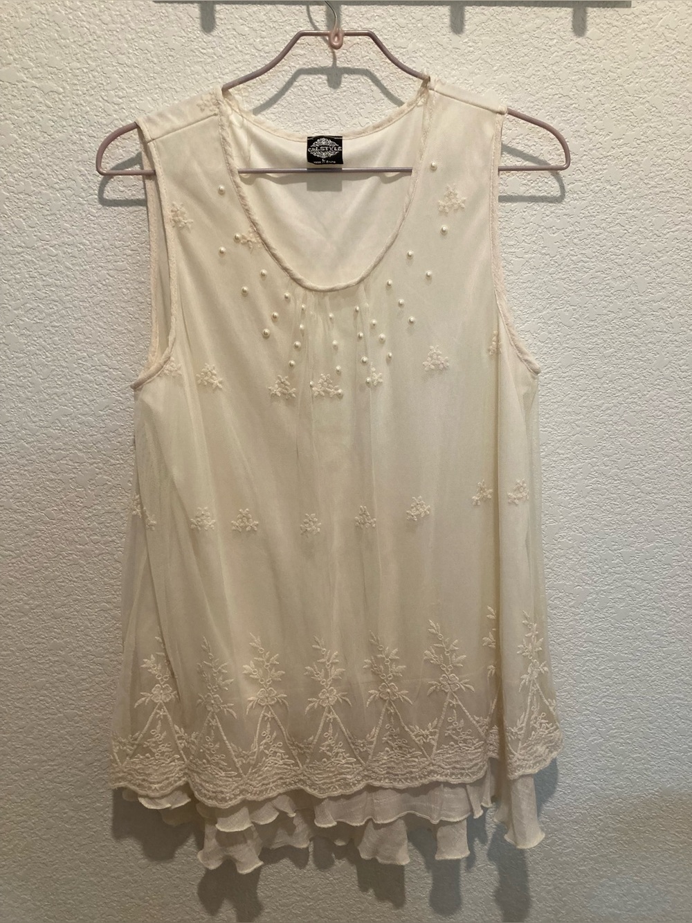 Sleeveless Cream Embroidered Layered Tank Top - Brand: Calstyle Size:L